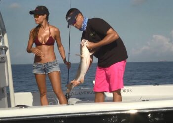 Big BULL RED rips through net!!  FISHING Venice, LA