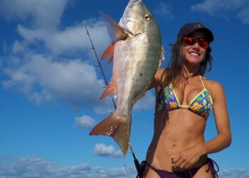 Catching MUTTON SNAPPER in Grand Cayman