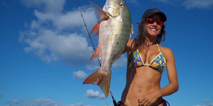 Catching MUTTON SNAPPER in Grand Cayman