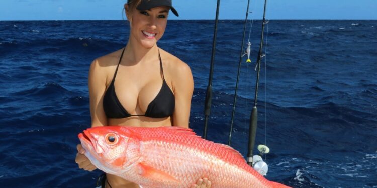 Deep dropping for QUEEN SNAPPER in the Florida Keys fishing video