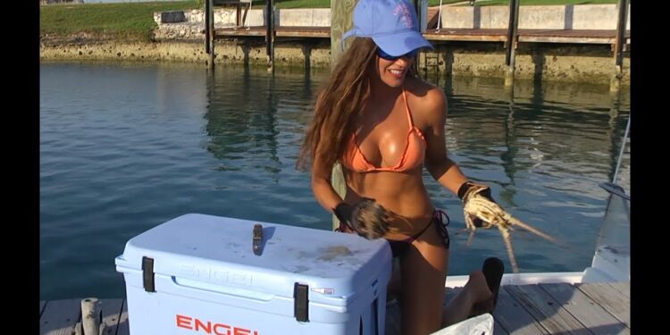 LOBSTERING in the BAHAMAS with Luiza
