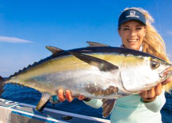 Tuna Fish NOT SOLD in Stores! Catch Clean Cook- DEEP SEA Blackfin Tuna! (Tuna Poke Bowl Recipe)