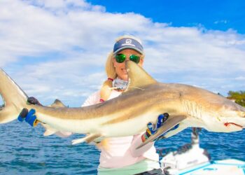 Wagered an EIGHT YEAR Friendship on this SHARK! Florida Inshore Fishing Video!