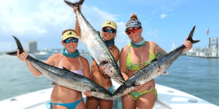 Searching for a GIANT KINGFISH Tournament Fishing with My Girls!