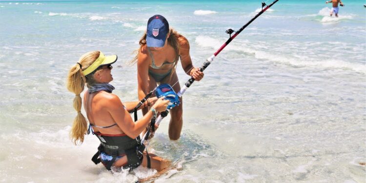 Shark Wrangler ELLIOT SUDAL & Monster 500LB BULL SHARK!