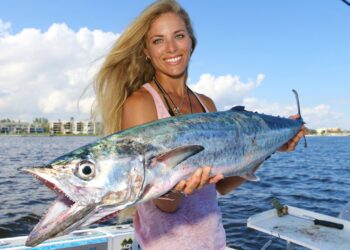 Deep Sea Fishing For KING MACKEREL Using Live Bait!