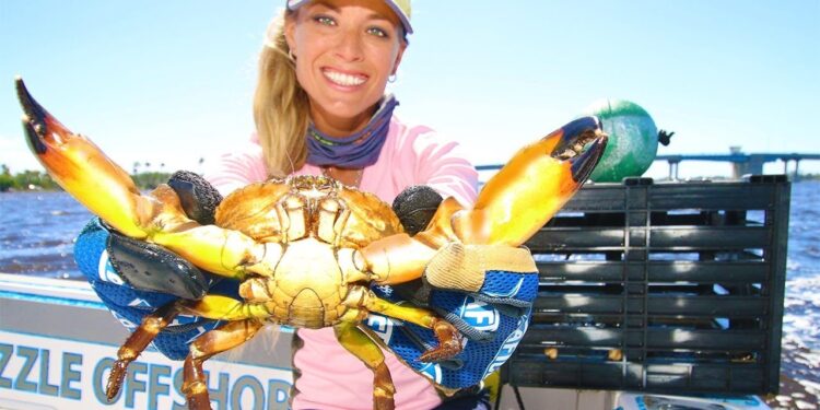 I CAUGHT CRABS! Crabbing in Florida!