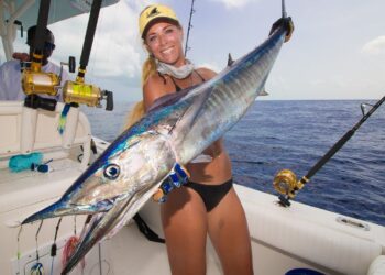 Offshore Fishing for GIANT WAHOO in the Bahamas!