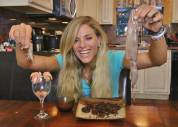 CATCH & COOK | Eating BAIT SHOP Squid and Shrimp! Yuck!