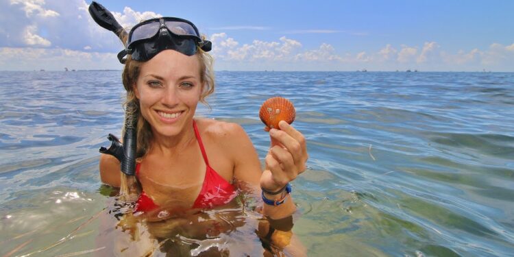 Searching for Ocean Treasure Underwater! Found a RARE TROPHY!