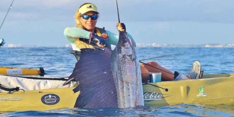 Ocean KAYAK Fishing – girl catches GIANT SAILFISH in the deep sea!