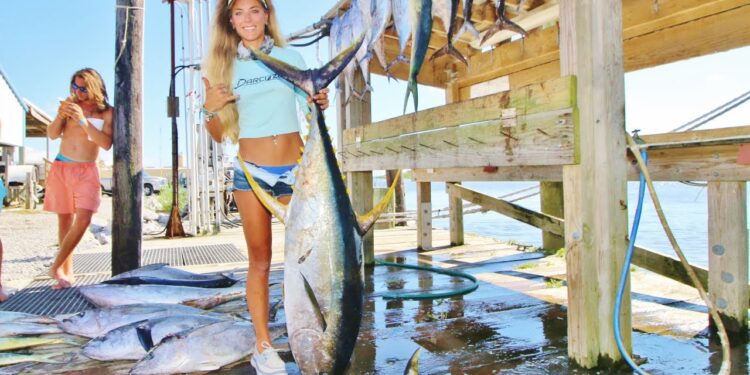 Offshore Fishing for Yellowfin Tuna & Mahi Mahi in Louisiana Video ft. Swollfest Rodeo