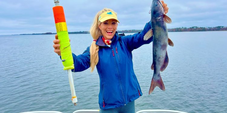 This Pool Noodle Catches Everything!? New 2022 Catfish Noodling VLOG