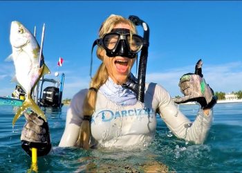 Hand Spear Catch & Cook in Crystal Clear Water