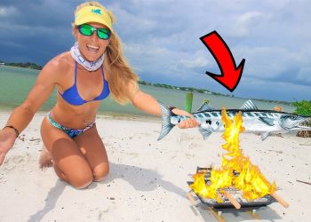 Barracuda Catch & Cook on an Uninhabited Tropical Island!