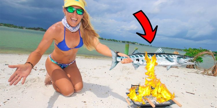 Barracuda Catch & Cook on an Uninhabited Tropical Island!