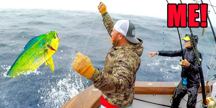 Unbelievable $3,000,000 LUXURY YACHT Deep Sea Fishing!