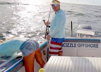 DON’T GO UNDER THE BOAT! 😳 Does she go in? Monster Florida Jack Crevalle & Bottom Fishing