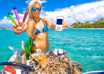 FOUND PHONE! TREASURE HUNTING after Massive Sandbar Party! Peanut Island Snorkeling