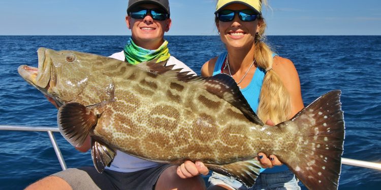 “I RIPPED A HUGE GASH IN HIM!”: Florida Offshore Saltwater Fishing Video