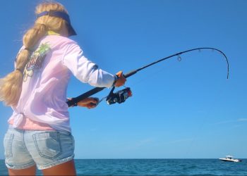 BAY BOAT Offshore Tournament Fishing in 20kt Winds