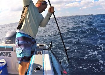 EPIC Fishing Fail; Gaff FAIL Video