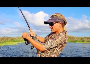 Florida Alligator Hunting: Huge Gator Defeats 2 Airboats!