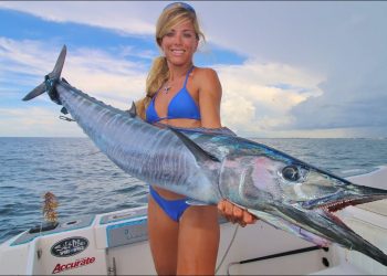 Girl Catches 2 WAHOO High Speed Trolling