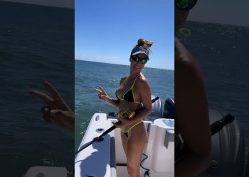 Waiting for the bite #fishingwithluiza #fishing #goodvibes #tropical #inshore