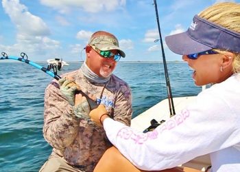 Fishing FAIL Giant Grouper Defeats Two Fisherman!