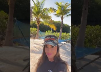 💛🌴 #fishingwithluiza #goodvibes #flogrown #floridakeys