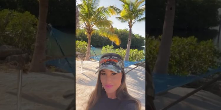 💛🌴 #fishingwithluiza  #goodvibes #flogrown #floridakeys