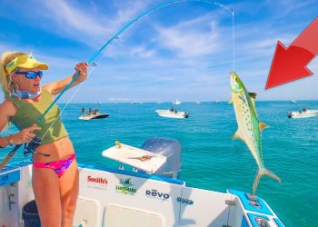 Fishing the BEST Spot in Florida- Crowded with Boats!