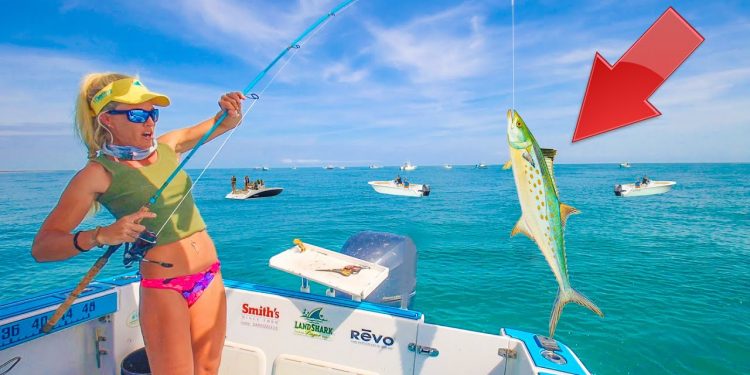 Fishing the BEST Spot in Florida- Crowded with Boats!