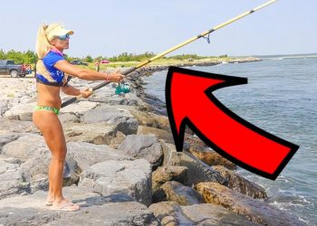 Girl Beach Fishing with HUGE 1970’s Rod & Reel! (New York Bluefish)
