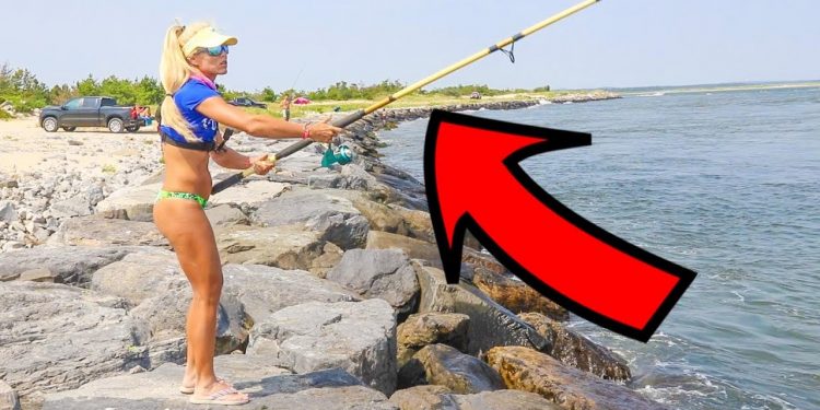 Girl Beach Fishing with HUGE 1970’s Rod & Reel! (New York Bluefish)