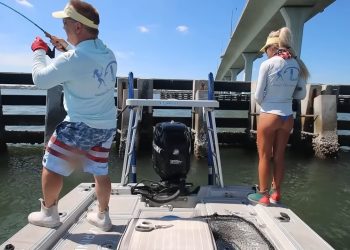 Confession! She Sucks at Fishing & TERRIFIED of these Creepy Crabs!