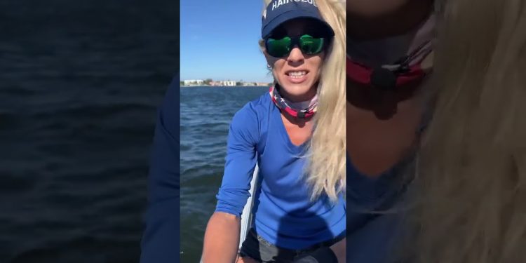 Baby Lobster Takes Off!!
